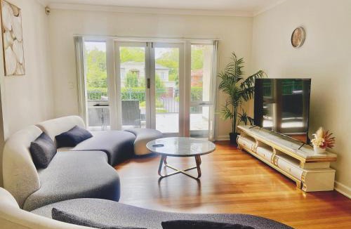 Pymble House | Family Retreat with Pool Near Pymble Station