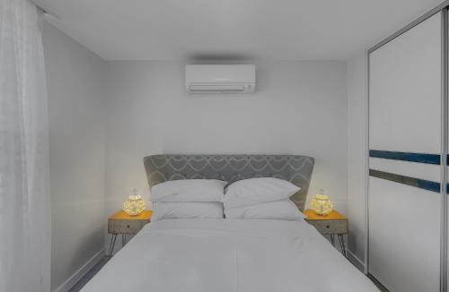Batemans Bay Hotel | Spacious Modern Apartment in Batemans Bay