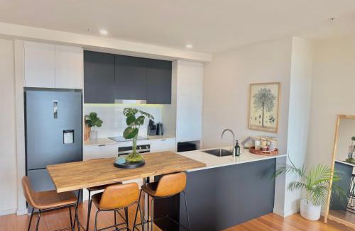 Wickham Apartment | Harbour Towers Apartments, Free Parking & Tram Access - Hello Newcastle Accommodations