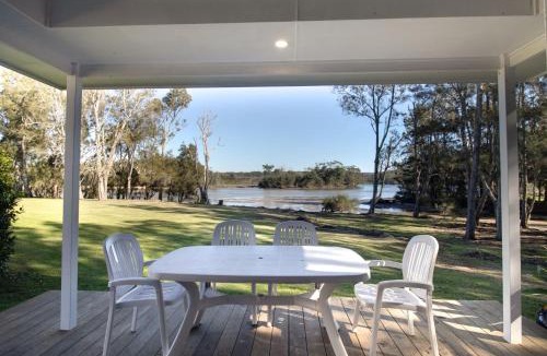 Berrara Ski Chalet | Beach Shack on the Lagoon