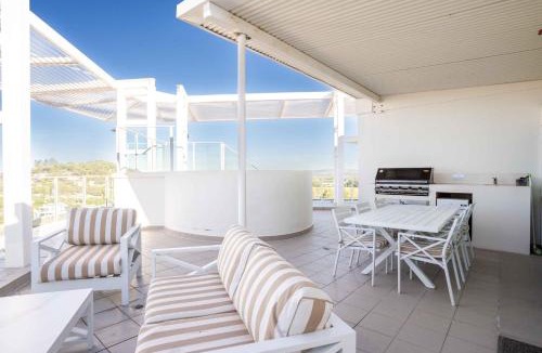 Coolangatta Apartment | Coastal Penthouse 3BR Luxe Living Over Kirra Beach