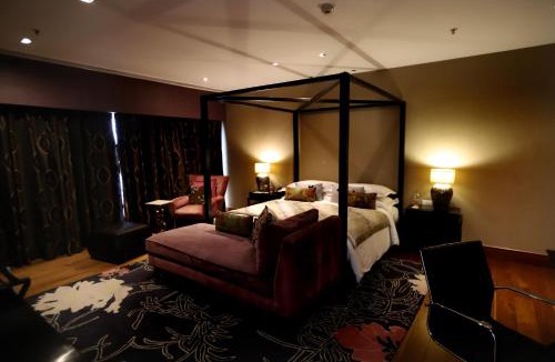 Nishat-Shalimar Hotel | Taj Dal View Srinagar