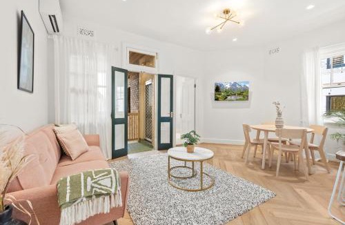 Millers Point Apartment | Family Friendly 2BR Apartment w/Seaview Balcony