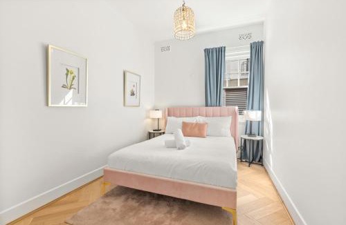 Millers Point Apartment | Family Friendly 2BR Apartment w/Seaview Balcony