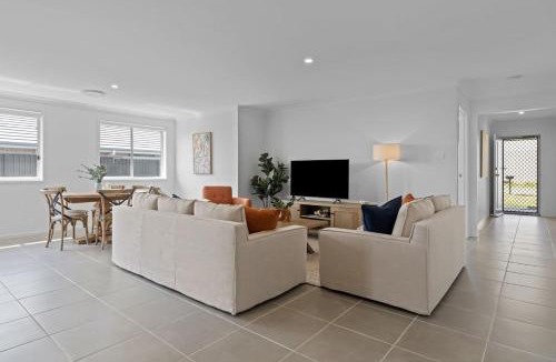 Cessnock House | Wine Down 700m walk to Cessnock CBD