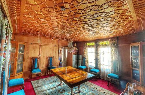 Dal Lake Bed & Breakfast | Nazneen Group Of Houseboats
