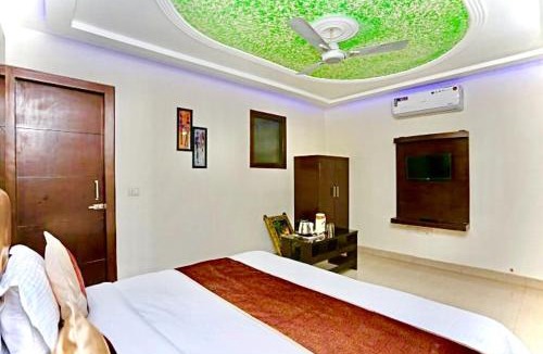 Taj Ganj Hotel | The Backpackers House SOT01