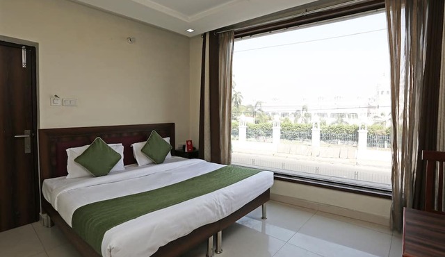 OYO 8590 Hotel Sea