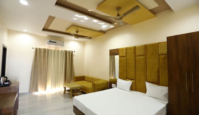 Ishwar Nain Hotel
