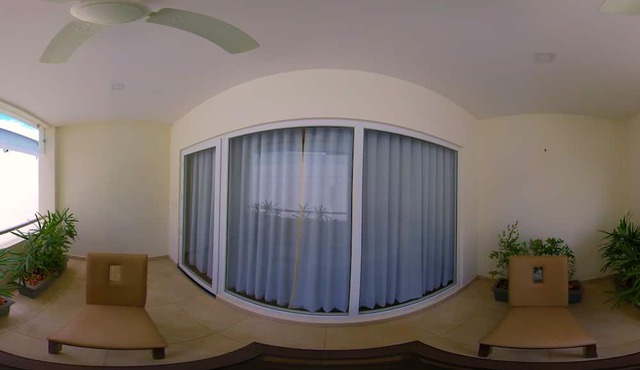 Hotel Blossoms