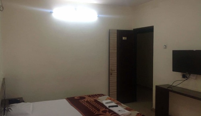 Iroomz VKG Complex