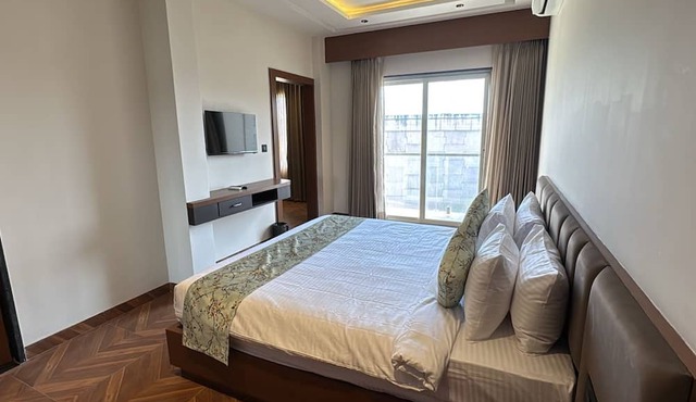 Hotel Golden Bird