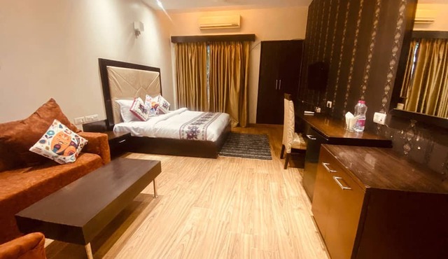 Hotel Amazone Residency DLF Phase 3