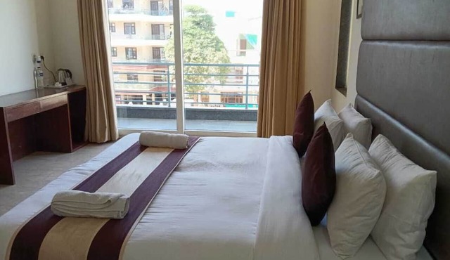 Hotel Florence and Banquets By Elite Sol