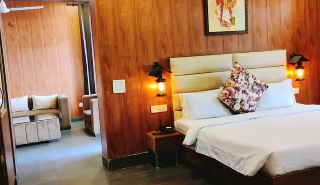 Goroomgo Treeiose Resort Baddi