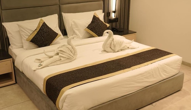 CROWN PARK LUXURY HOTEL