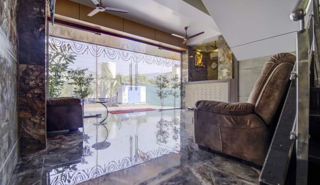 OYO Flagship Hotel Super 7 Inn