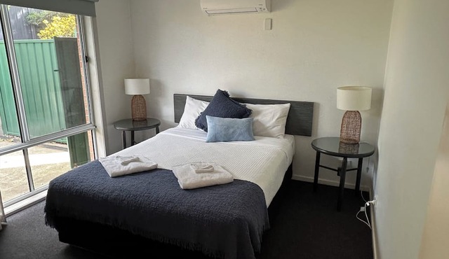 The Oaks Hotel Motel