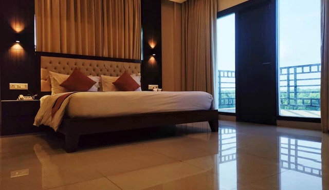 Sambhabana Hotel & Suites
