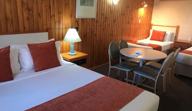 SureStay Hotel by Best Western Blue Diamond Motor Inn