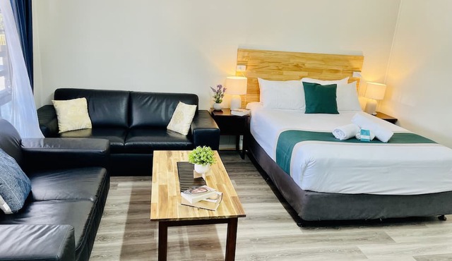 Highway Motor Inn