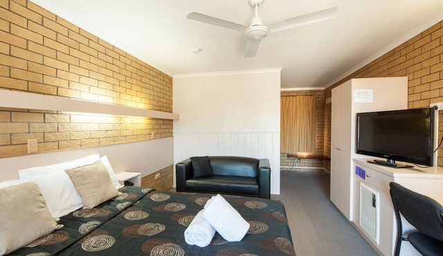 Jacaranda Place Motor Inn