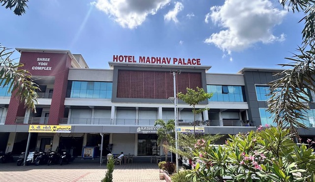 Hotel Madhav Palace