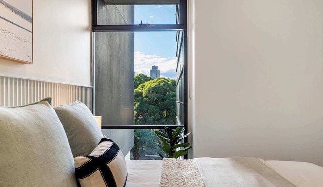 Sunny Inner City Luxury with Park Views