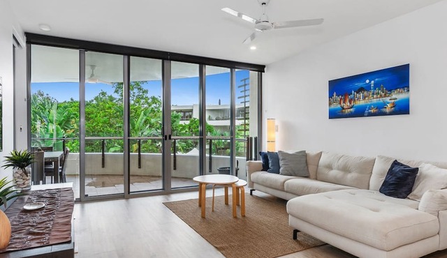 Cotton Beach Apartment 33 with Pool Views - Beachfront Complex