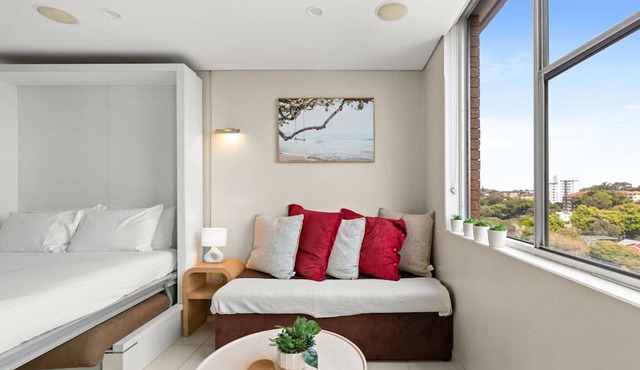 Bondi Studio Apartment with Pool & Rooftop Views
