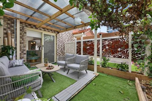 Spacious 3-Bed Townhouse Near Broadwater