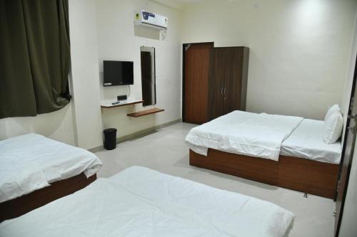 LEO Deluxe & Suite Room