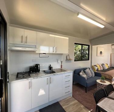 Havenly Stay A Tiny Home Central Location with Firepit & Spa