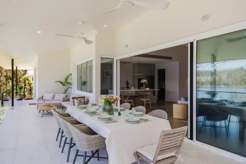 Lakeside House - Waterfront, Spacious, Pool Table