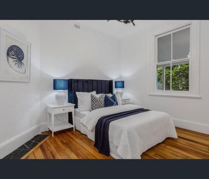 Spacious 5BD Garden House in Hornsby close 2 train