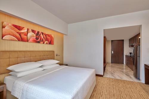 Four Points by Sheraton Hotel and Serviced Apartments Pune