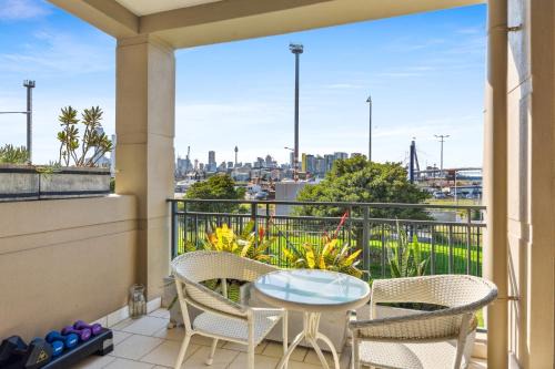 Elegant Stay in Balmain with Pool Access