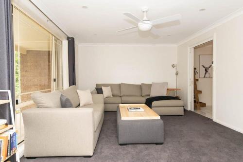 The Valerie Gardens - Homely & Cosy, Sleeps 11